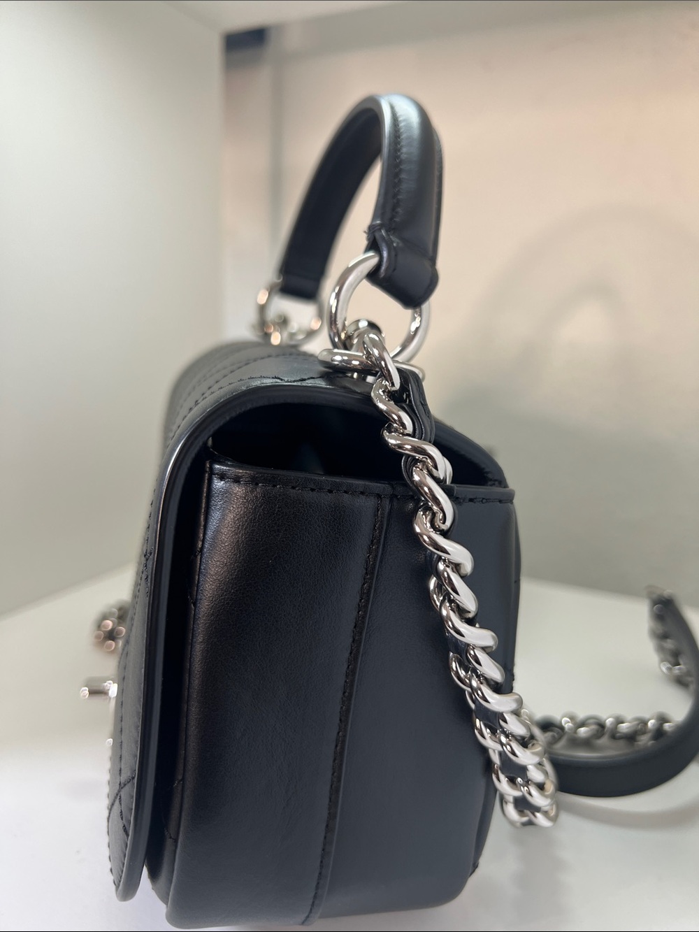 CHANEL Calfskin Black Top Handle Chanel Ring My Bag flap Quilted crossbody - Picture 5 of 17